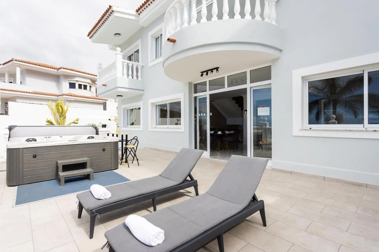 אדחה Villa Exotica ספרד