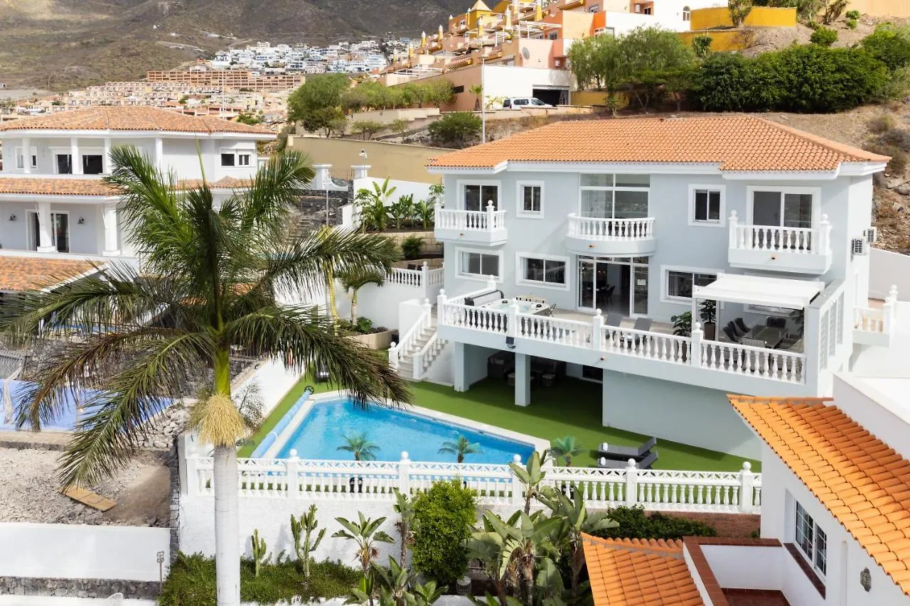 Villa Exotica 아데제